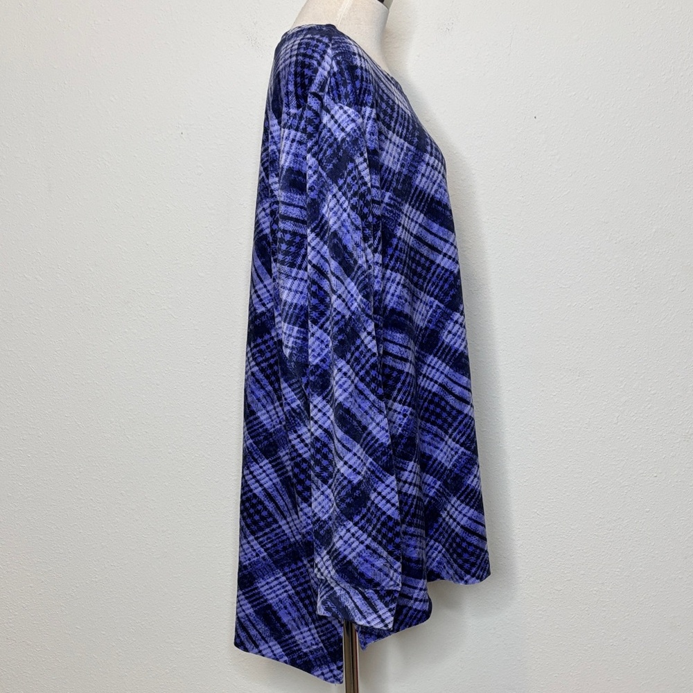 D&co.  Elegant Blue Plaid velour Tunic Top - Picture 7 of 8